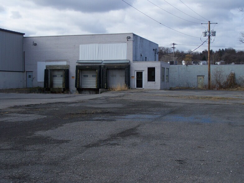 More Photos Of 5081 Whirlybird Ln, East Syracuse Warehouse For Lease