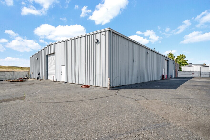 More Photos Of 4081 Seaport Blvd, West Sacramento Warehouse For Lease