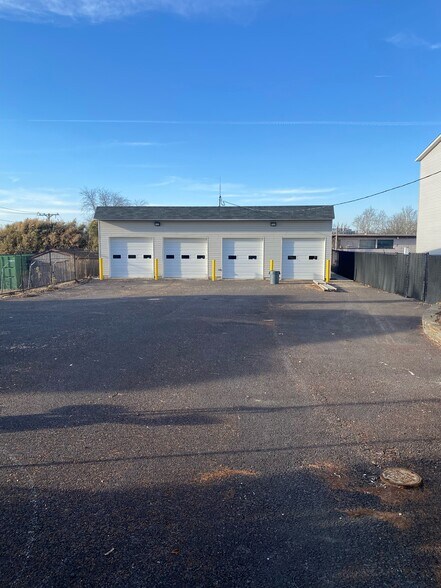 More Photos Of 134 Cockeysville, Cockeysville Warehouse For Lease