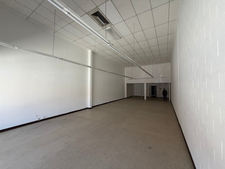 More Photos Of 321-403 S El Paso St, El Paso Storefront For Lease