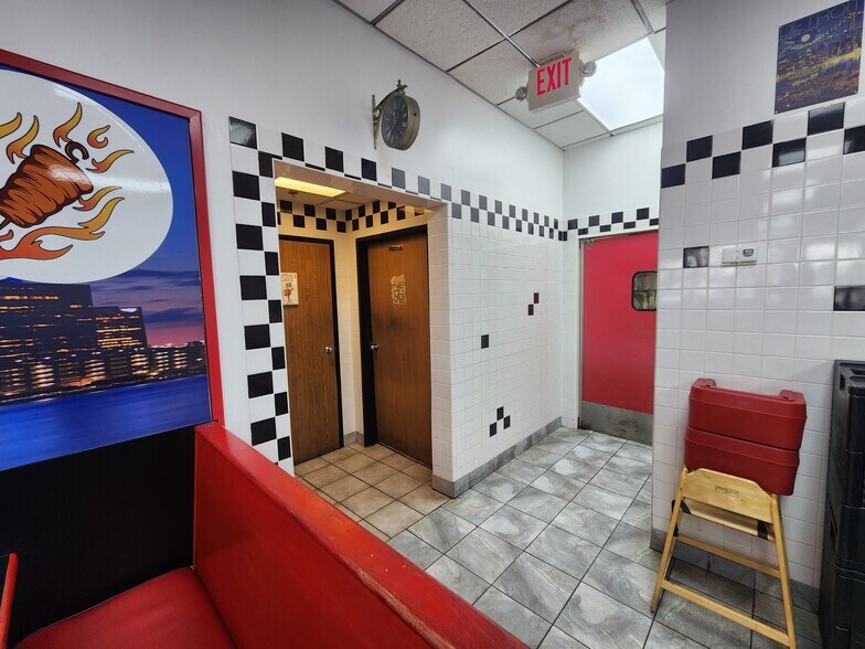 More Photos Of 1350-1500 S Lapeer Rd, Oxford Unknown For Lease