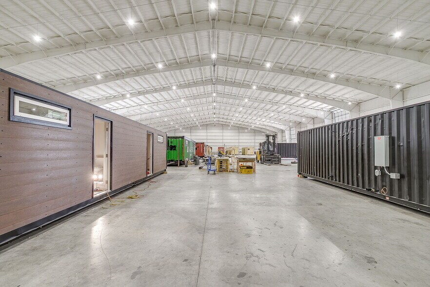 More Photos Of 155 Tiger, Rhome Warehouse For Sale