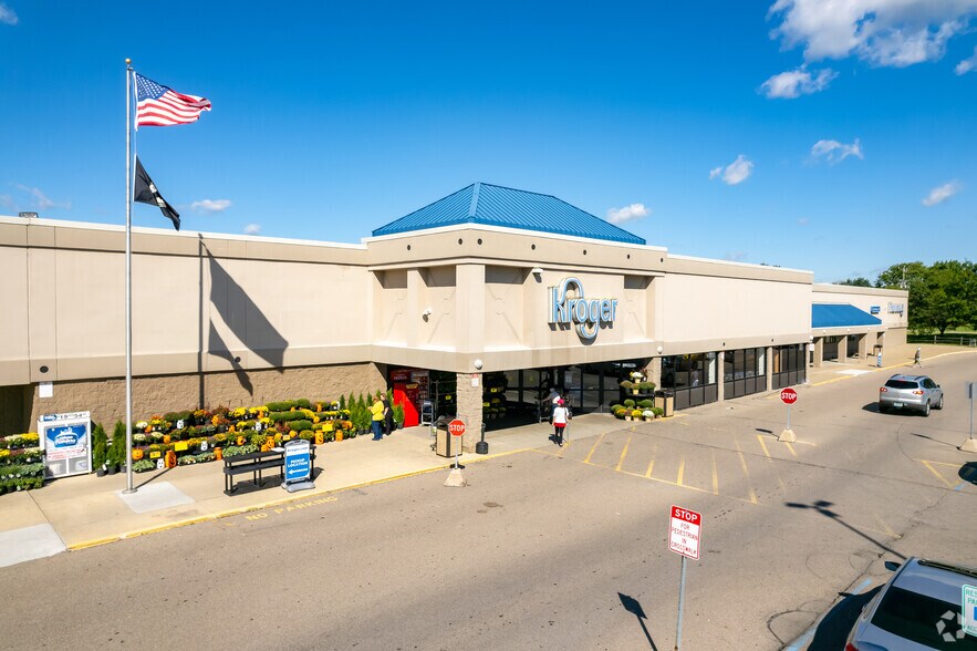 More Photos Of 41701-41911 Garfield Rd, Clinton Township Freestanding For Sale