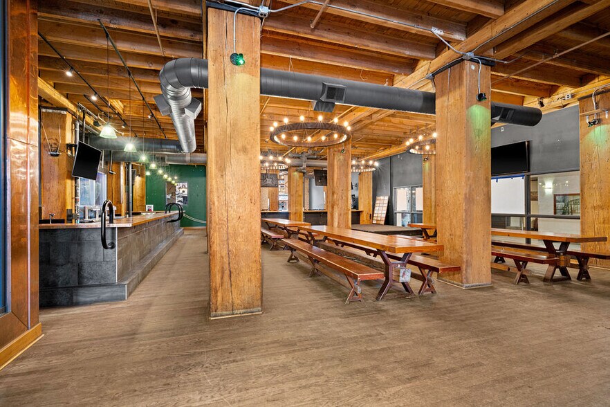 More Photos Of 325 S Lake Ave, Duluth Hotel For Lease