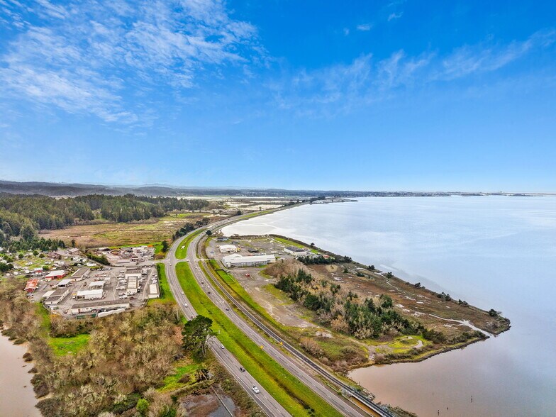 More Photos Of 4051-4061 N Highway 101, Eureka Warehouse For Sale