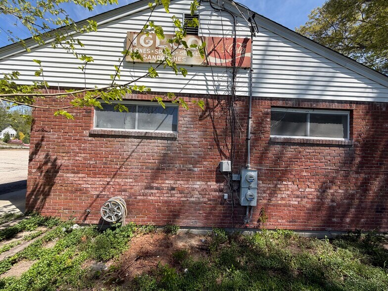 More Photos Of 7560 Post Rd, North Kingstown Freestanding For Lease