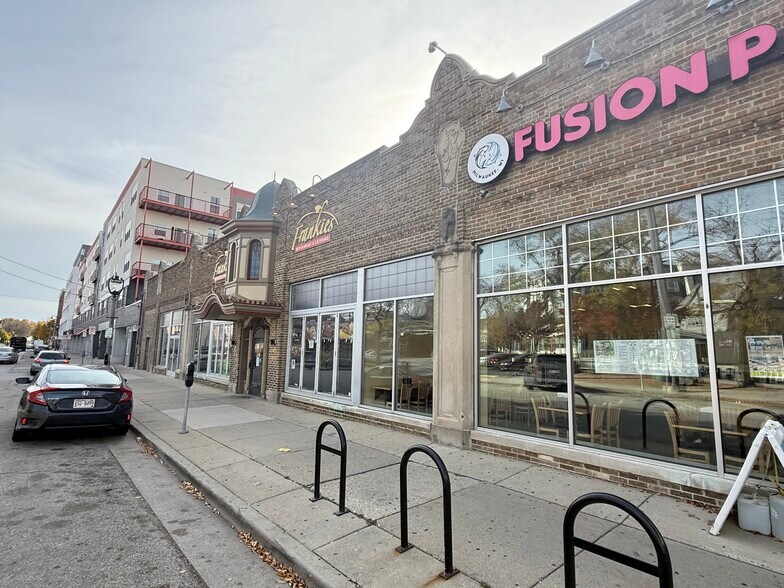 Primary Photo Of 1813-1819 E Kenilworth Pl, Milwaukee Unknown For Lease