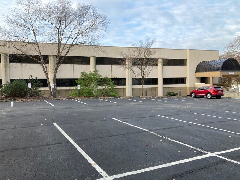More Photos Of 363 Vanadium Rd, Pittsburgh Medical For Lease