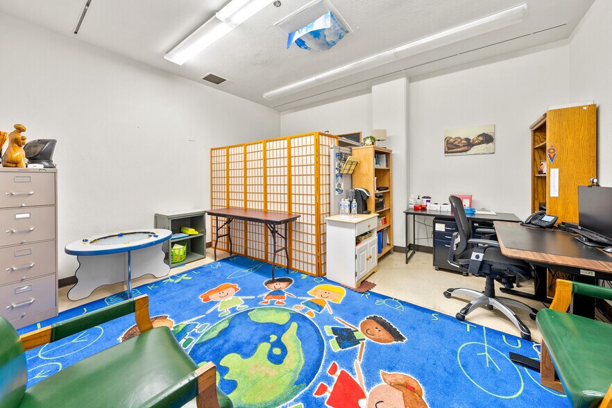 More Photos Of 715 NW Dimmick St, Grants Pass Office For Sale