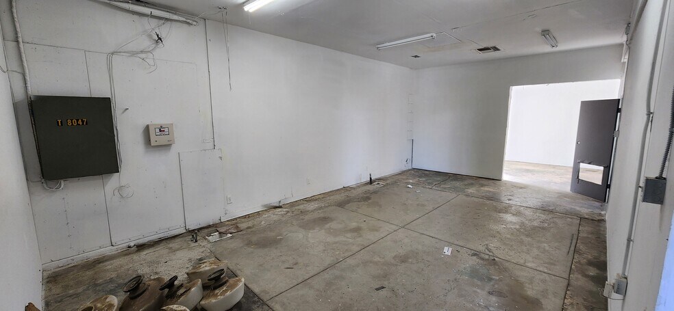 More Photos Of 45044 Yucca Ave, Lancaster Research And Development For Lease