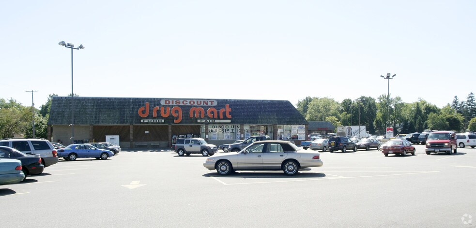 Primary Photo Of 24485-24569 Lorain Rd, North Olmsted Storefront For Lease