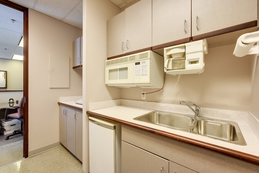 More Photos Of 4885 Kingsway, Burnaby Medical For Lease