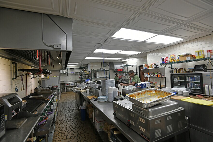 More Photos Of 809 E Greenwood St, Abbeville Restaurant For Sale