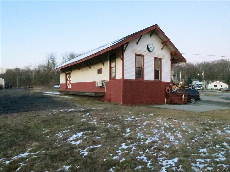 More Photos Of 187 Lebanon Ave, Colchester Freestanding For Lease