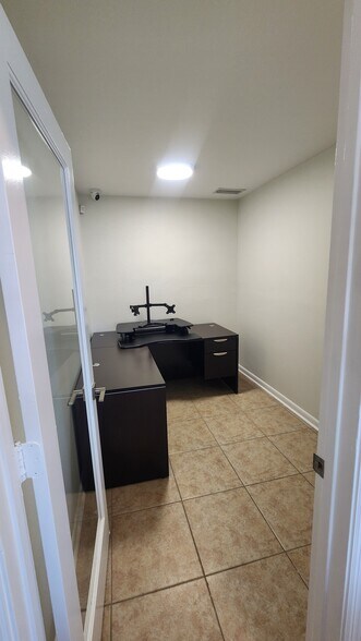 More Photos Of 5113 Memorial Hwy, Tampa Office For Lease
