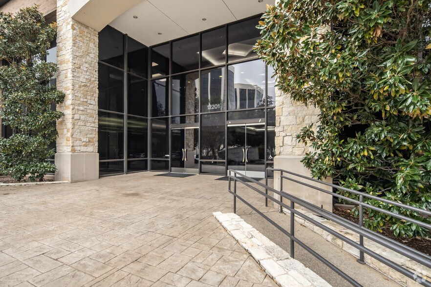 More Photos Of 12201 Merit Dr, Dallas Office For Lease