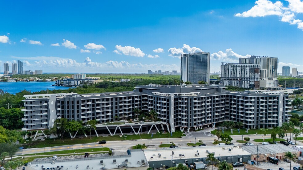 Primary Photo Of 17071 W Dixie Hwy, North Miami Beach Apartments For Lease