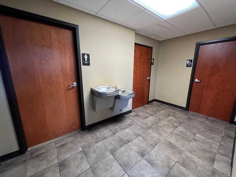 More Photos Of 3930 Western Ave, Knoxville Office For Sale