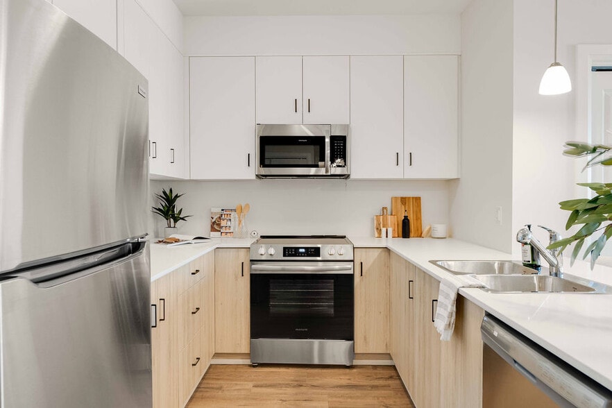 More Photos Of 600 Sunningdale Rd E, London Apartments For Lease