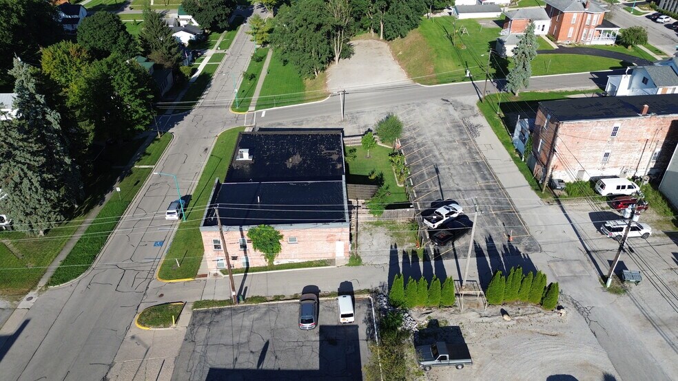 More Photos Of 111 W Hazel St, Albion Light Manufacturing For Sale