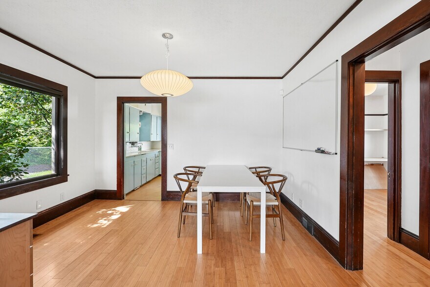 More Photos Of 2105 SE Ochoco St, Portland Office For Sale