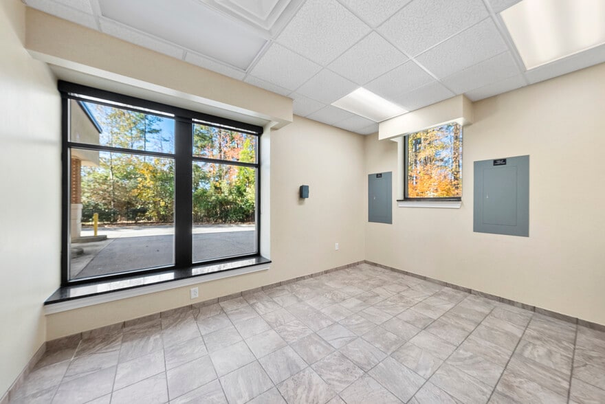 More Photos Of 701 Mutual Ct, Raleigh Office For Sale