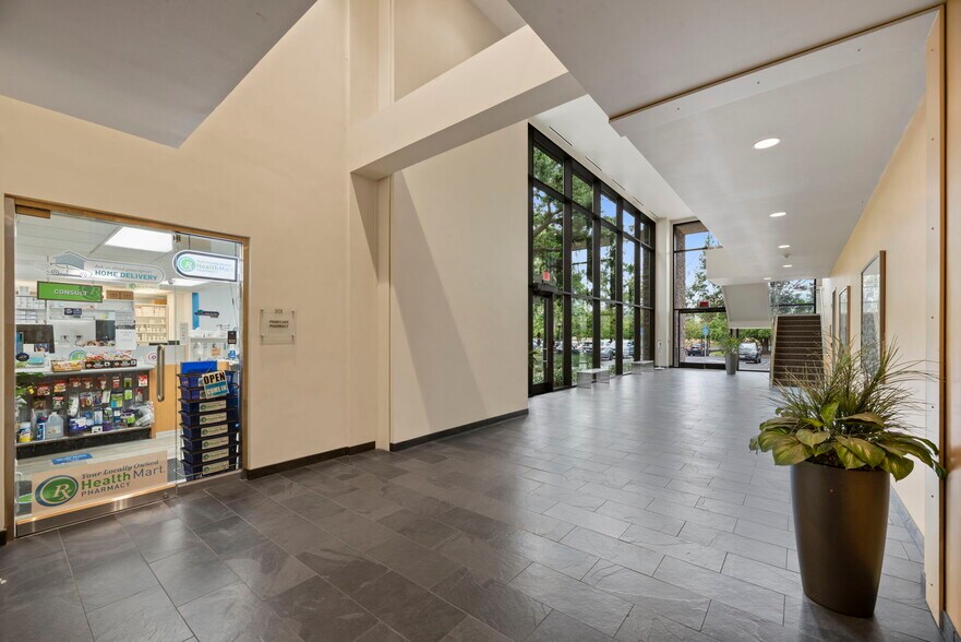 More Photos Of 32144 Agoura Rd, Westlake Village Medical For Lease