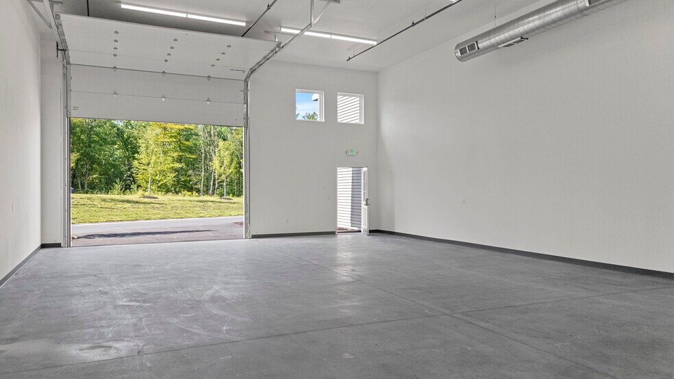 More Photos Of 12 Shenandoah Dr, Saratoga Springs Warehouse For Lease