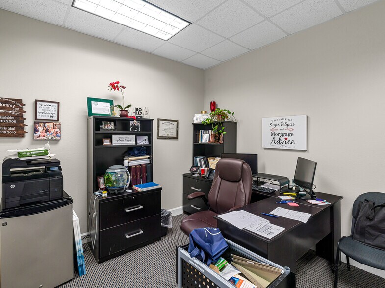 More Photos Of 633 E Fernhurst Dr, Katy Medical For Sale