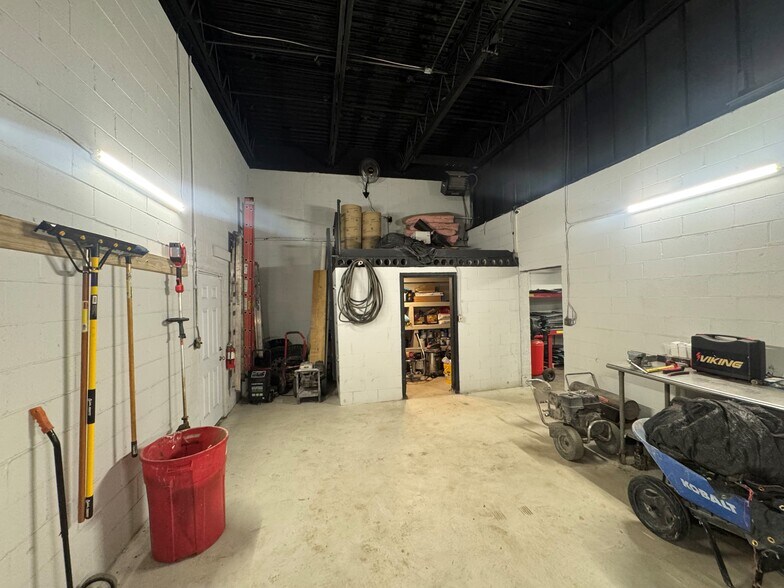More Photos Of 5551-5553 Webster St, Dayton Warehouse For Sale