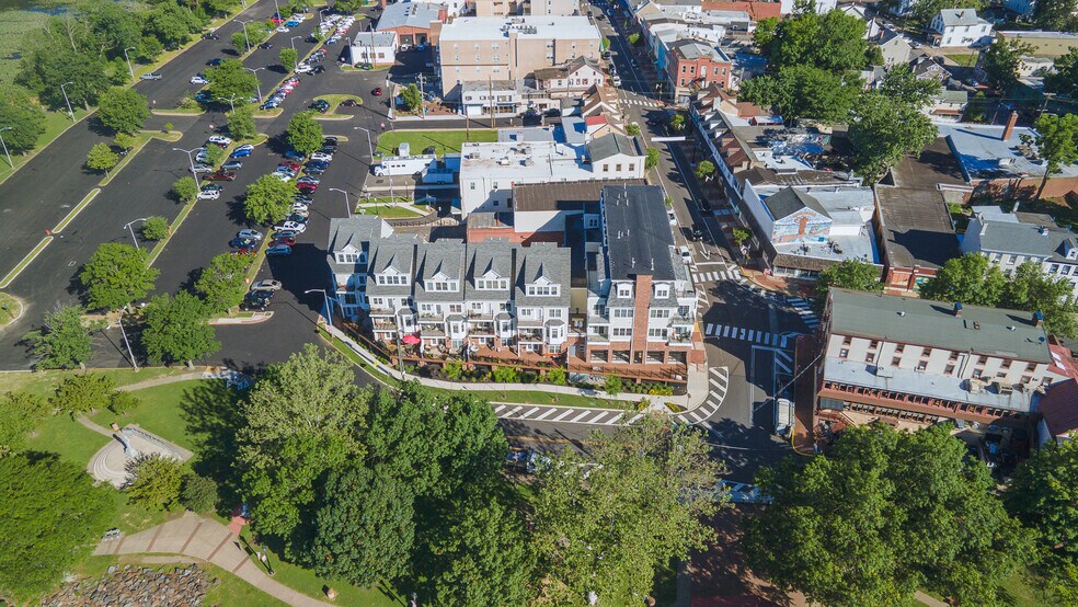 More Photos Of 4 Mill St, Bristol Restaurant For Lease