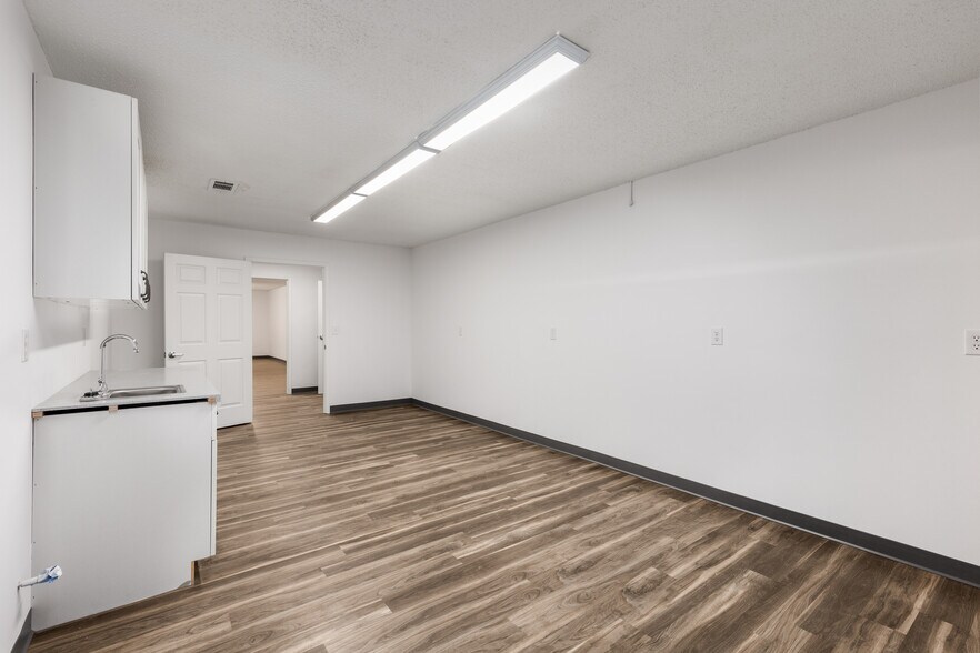 More Photos Of 13950 Veterans Memorial Hwy, Winston Warehouse For Sale