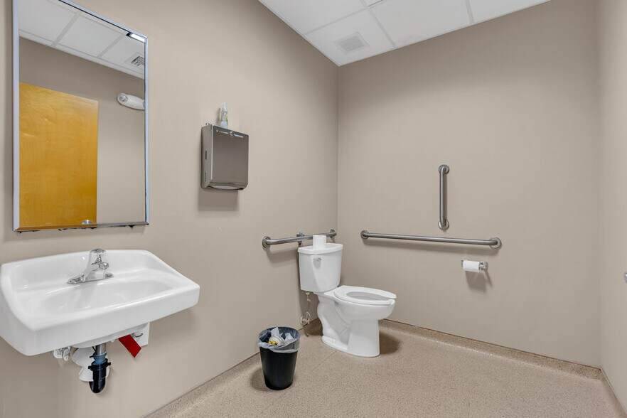 More Photos Of 355 N County Line Rd, Jackson Unknown For Lease