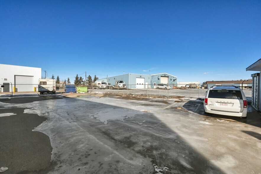 More Photos Of 4403-4413 94 St NW, Edmonton Light Distribution For Sale