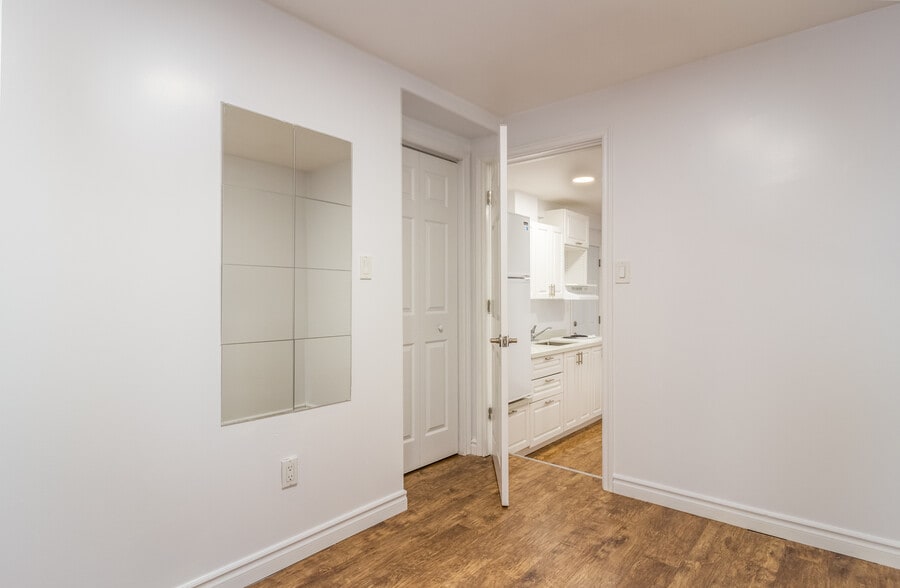 More Photos Of 3263 Lake Shore Blvd W, Toronto Dormitory For Sale