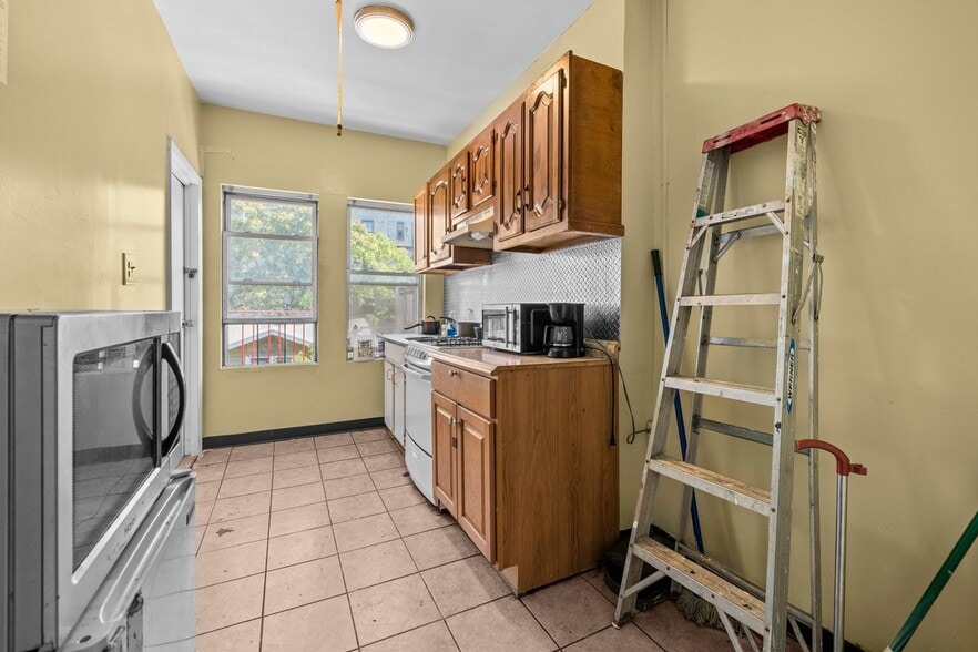 More Photos Of 3022 Brighton 8th St, Brooklyn Apartments For Sale