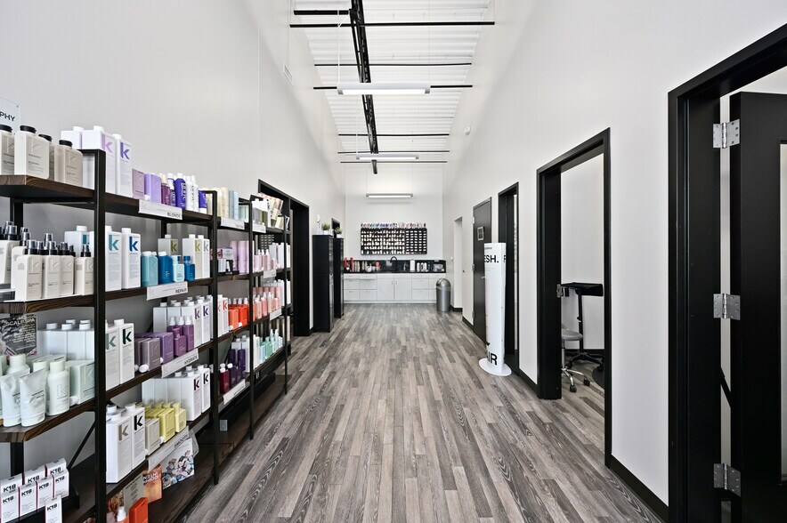 More Photos Of 901 N Vista Ridge Blvd, Cedar Park General Retail For Sale