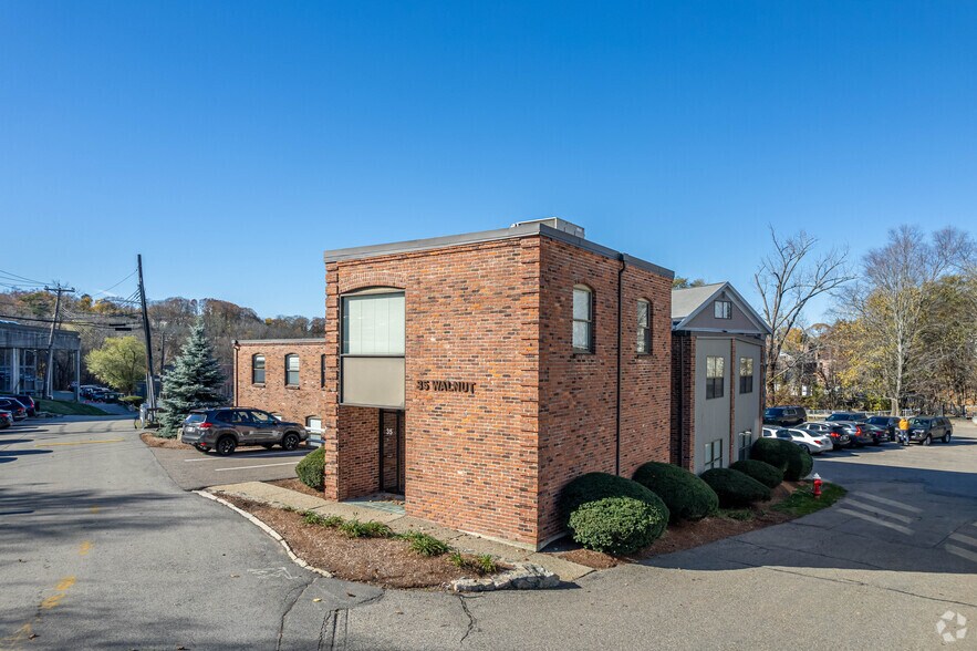 More Photos Of 35 Walnut St, Wellesley Office For Lease