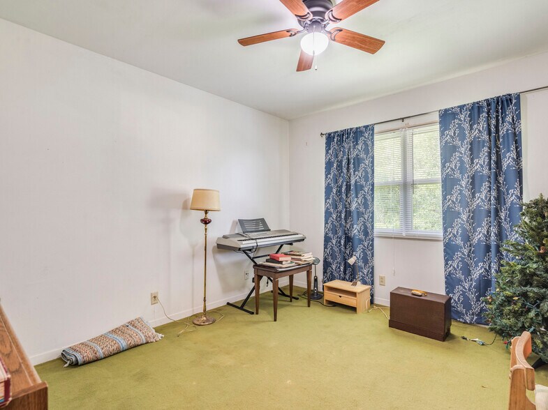 More Photos Of 12900 Lowden Ln, Manchaca Specialty For Lease