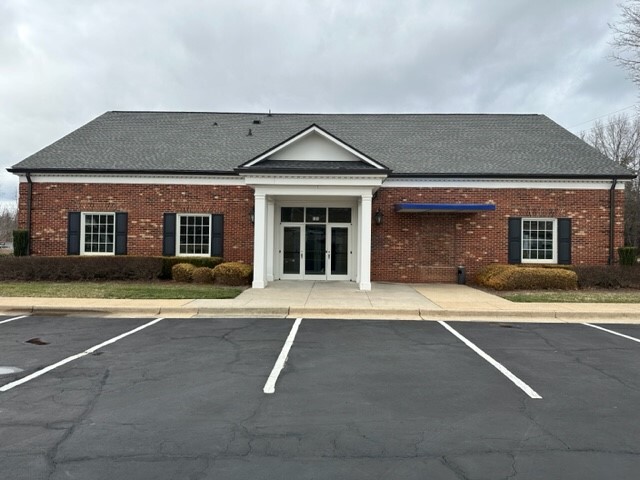 Primary Photo Of 231 W Kings Hwy, Eden Office For Lease