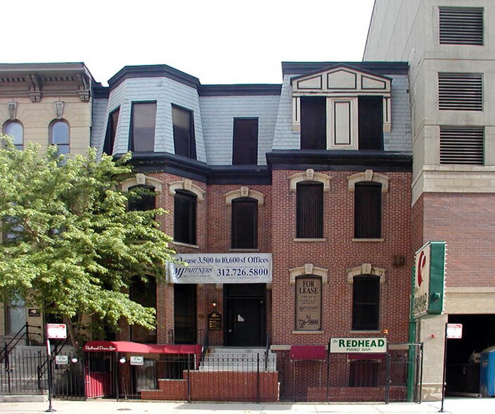 More Photos Of 16 W Ontario St, Chicago Storefront Retail Office For Lease