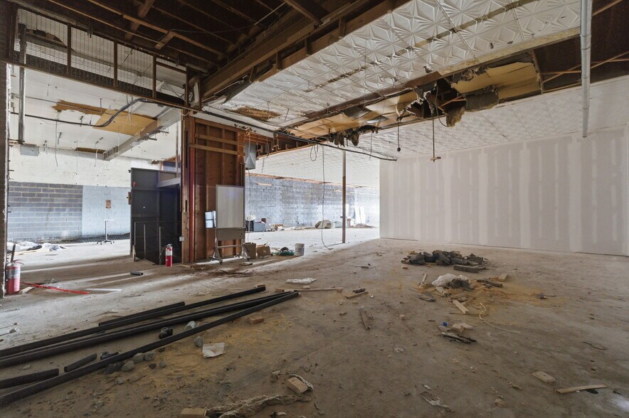 More Photos Of 657 Silas Deane Hwy, Wethersfield Freestanding For Lease