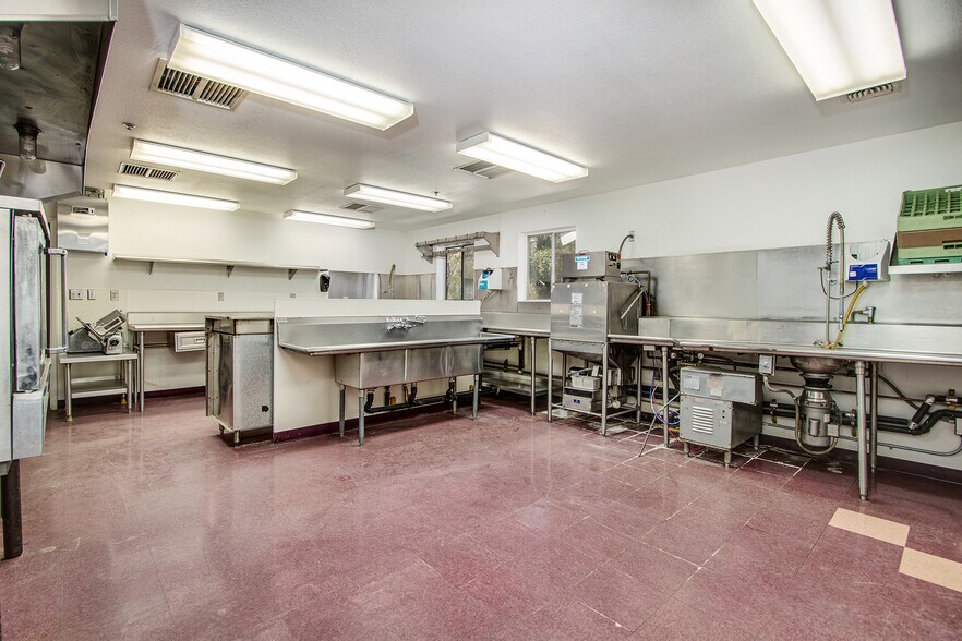 More Photos Of 6889 Sunny Vista Rd, Joshua Tree Lodge Meeting Hall For Sale