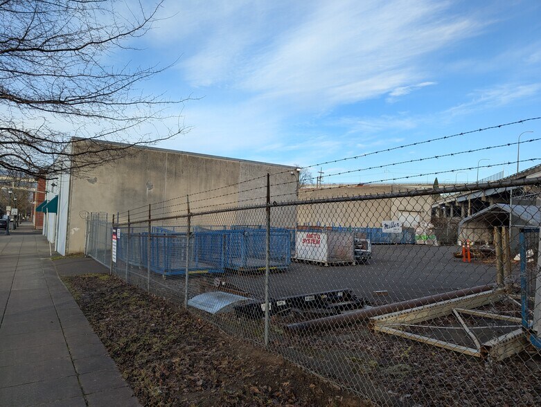 More Photos Of 651 N Russell St, Portland Industrial For Lease