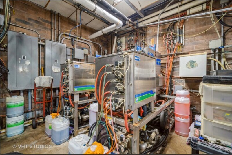 More Photos Of 235 W State Rd, Island Lake Carwash For Sale