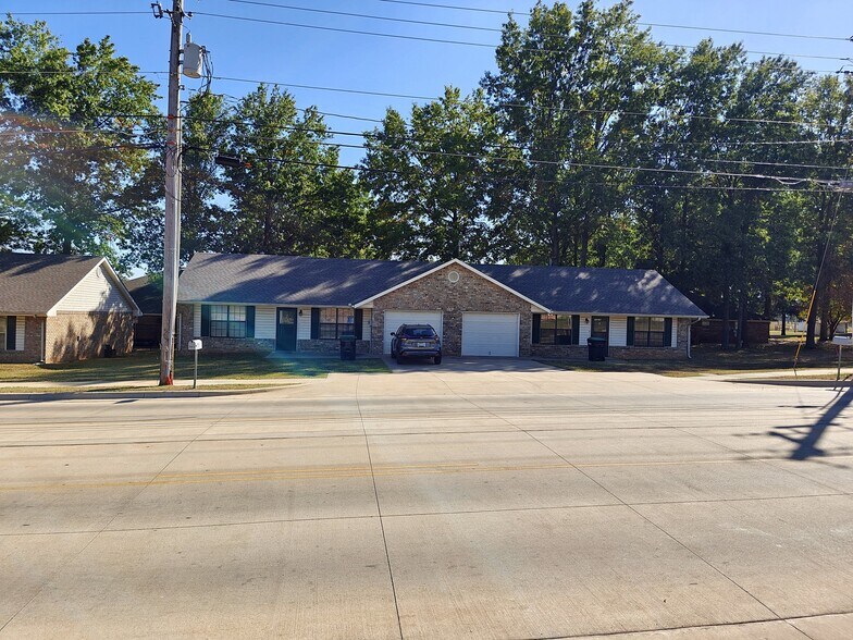 More Photos Of 1133 W 4th St, Tahlequah Apartments For Sale