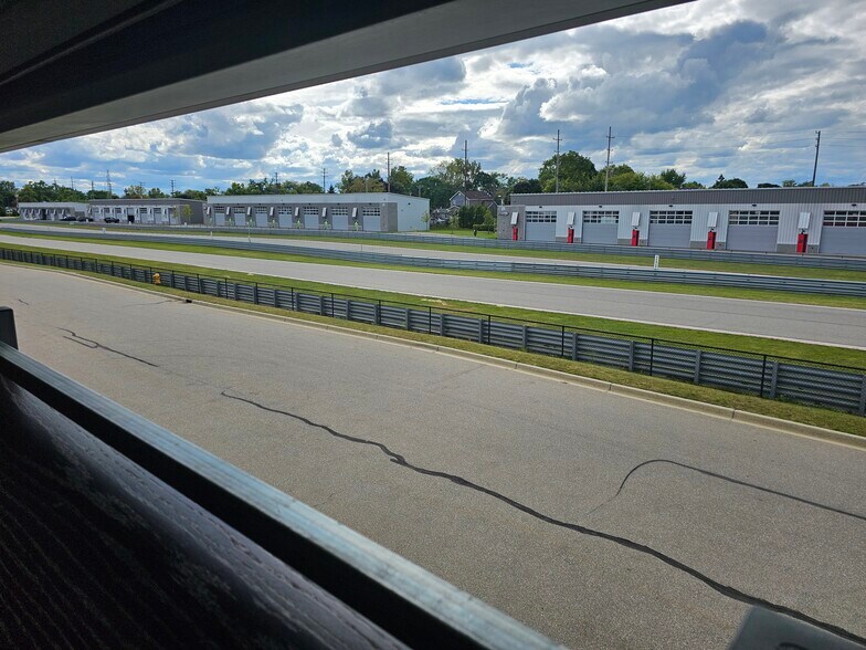 More Photos Of 62 W Speed Way, Pontiac Specialty For Sale