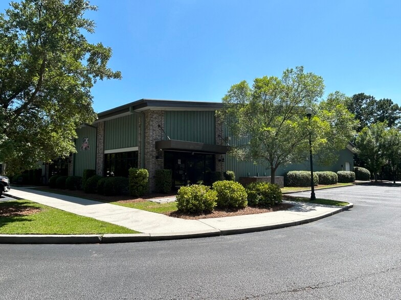 More Photos Of 547 Long Point Rd, Mount Pleasant Flex For Lease