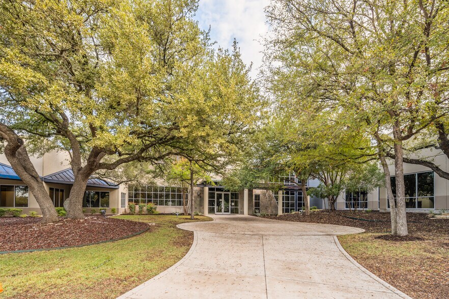 More Photos Of 5555 Northwest Pky, San Antonio Office For Lease