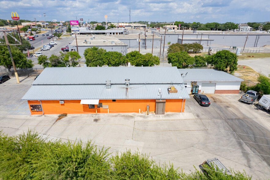 More Photos Of 13860 Nacogdoches Rd, San Antonio Freestanding For Sale